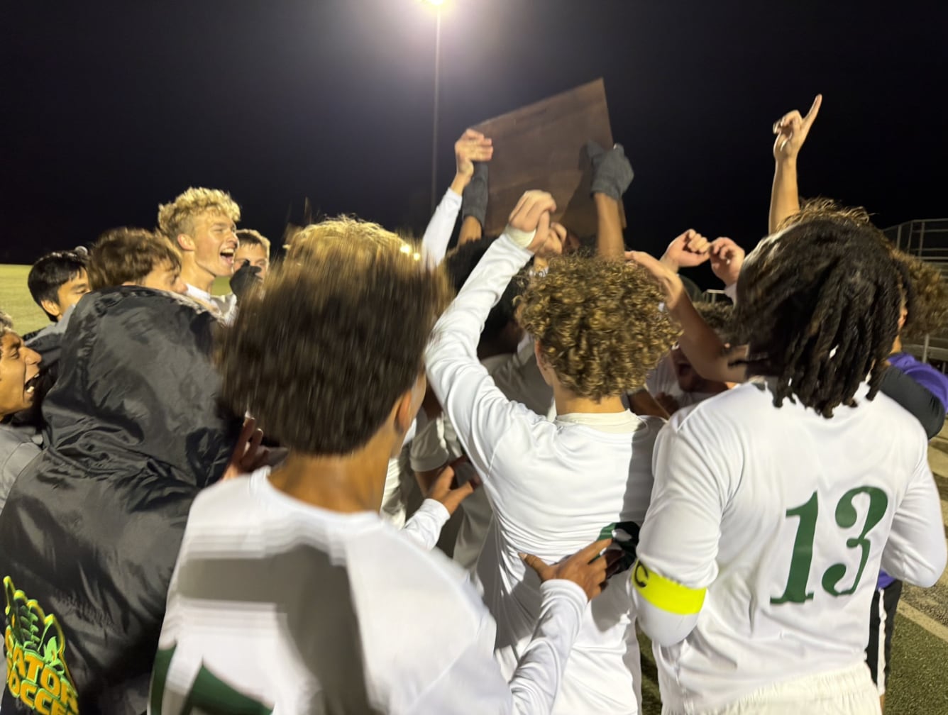 Jonathan Washington nets game winner, Crystal Lake South holds off Crystal Lake Central to win sectional title — Schaumburg Sports news